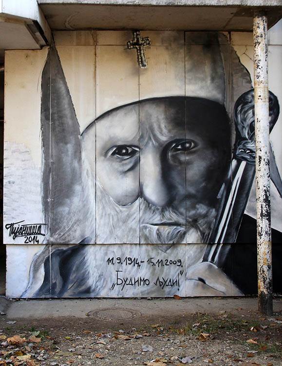  Mojkovac: policija prekinula oslikavanje murala sa likom patrijarha Pavla  