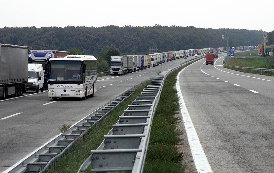  Opet haos na granici Srbije i Hrvatske  
