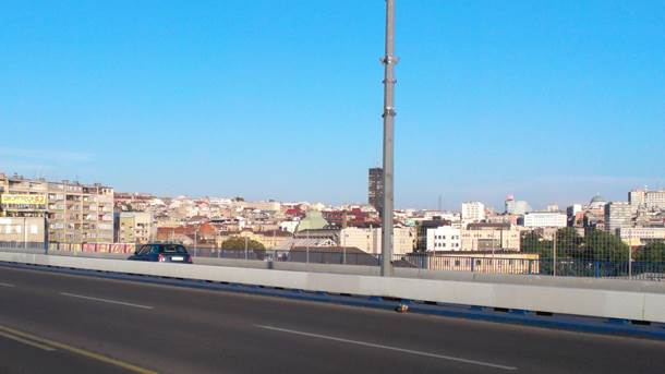  Beograd: Ubio se skokom sa mosta na iscrtano srce 