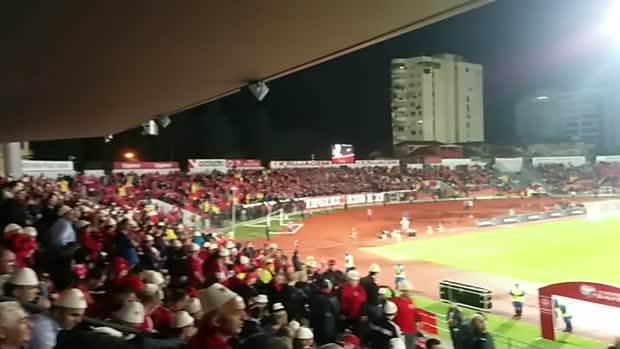  Albanski navijači skandirali teroristima uoči utakmice sa Srbijom.  