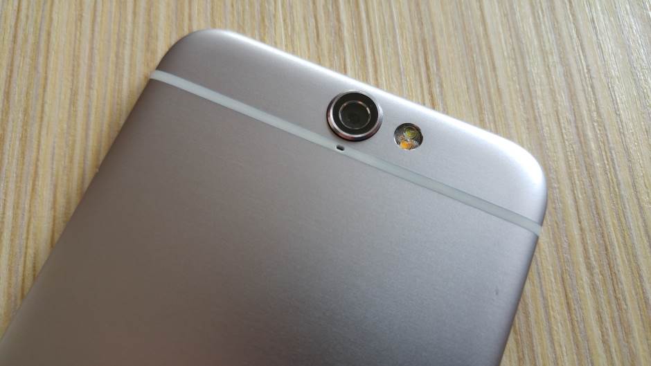  Moćan Android od metala uskoro stiže 