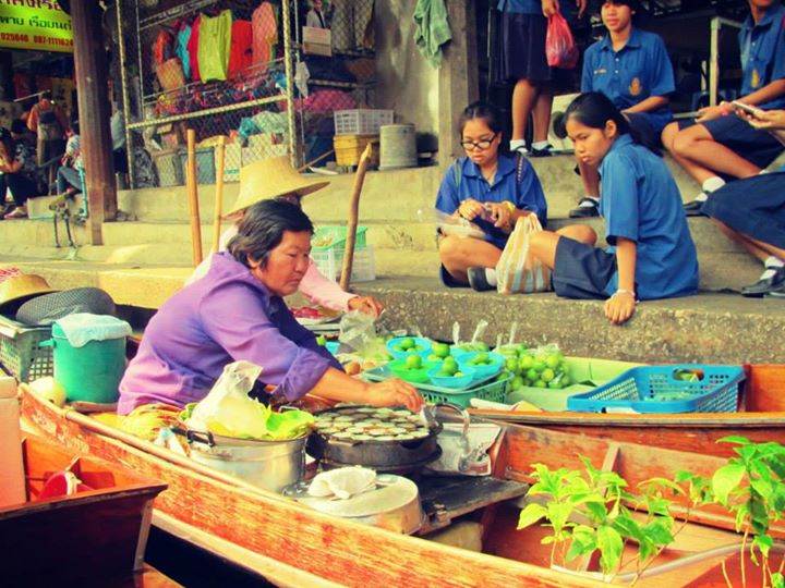  "Ploveća tržnica" atrakcija na Tajlandu  