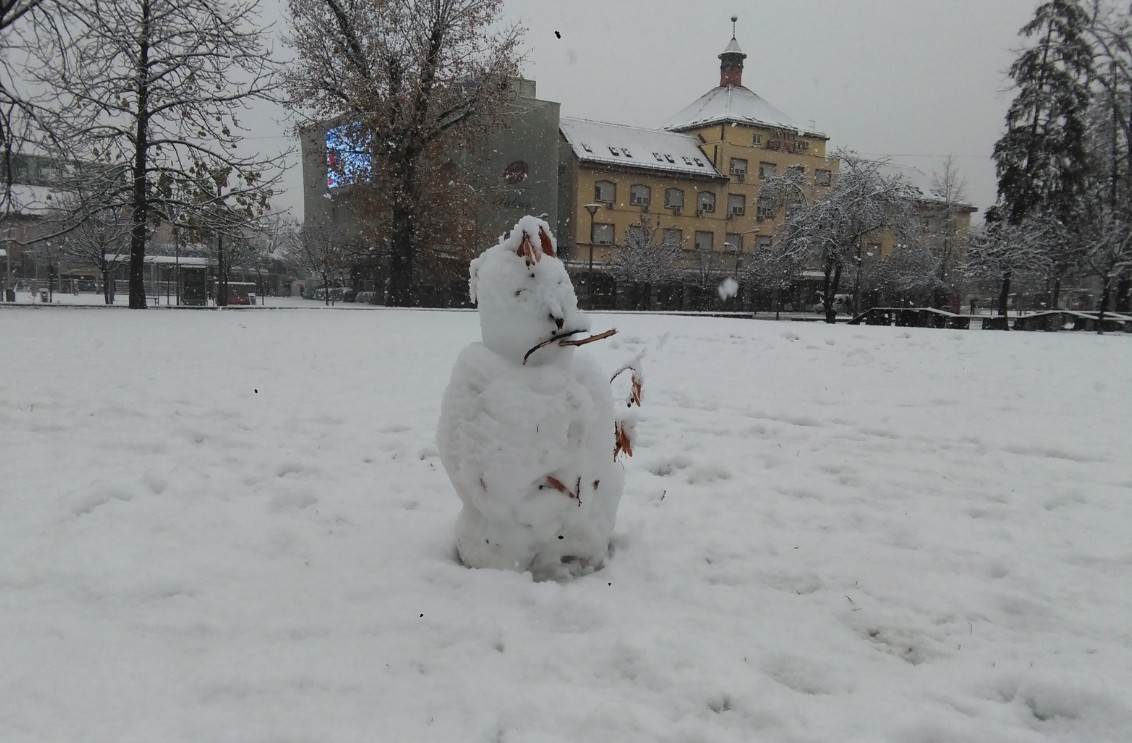   Na sjevernoj Zemljinoj polulopti počela je zima, dok je za stanovnike južne hemisfere počelo ljeto. 