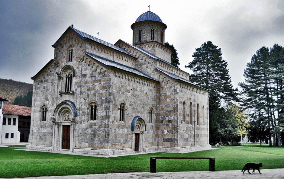  Apel manastrira Visoki Dečani na mir na Kosovu 