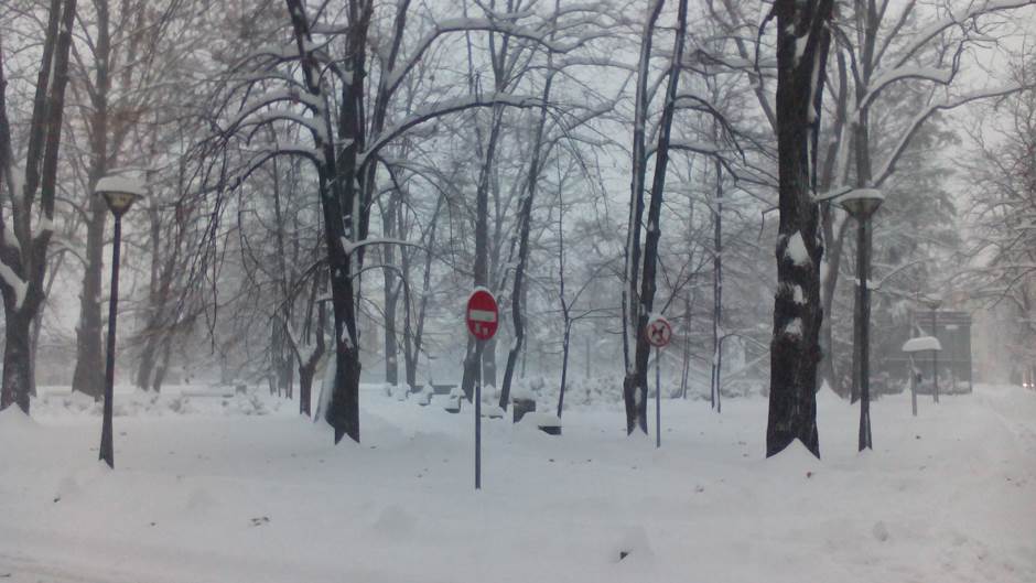  Banjaluka: Snijeg otežava saobraćaj i kretanje 