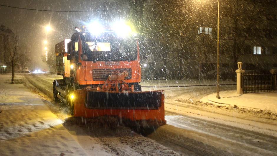  Snijeg u BiH izazvao probleme u saobraćaju 