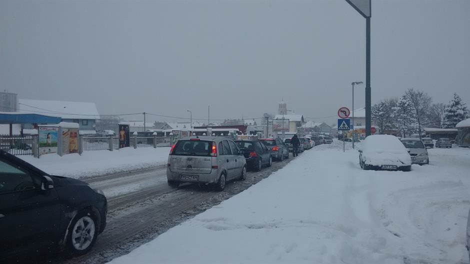  Otežan saobraćaj zbog ugaženog snijega 