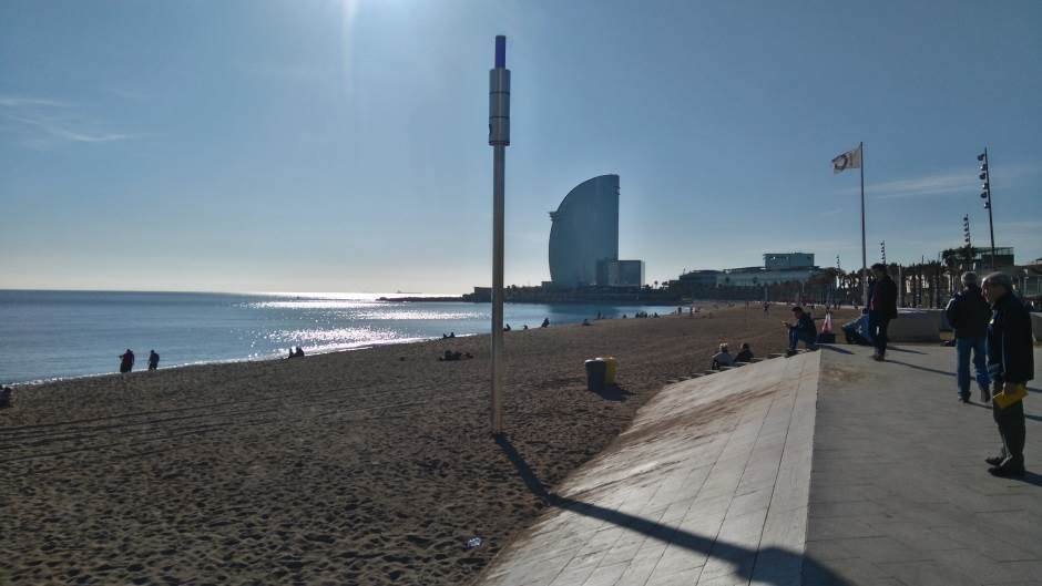  MASOVNA tuča na plaži u Barseloni VIDEO) 