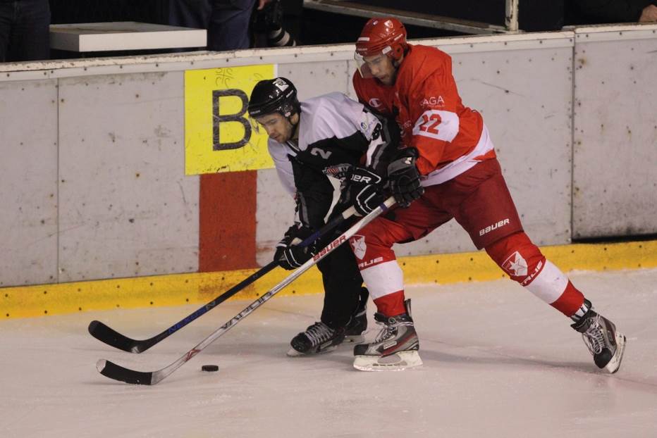  Hokejaši Zvezde i Partizana igraju za titulu 