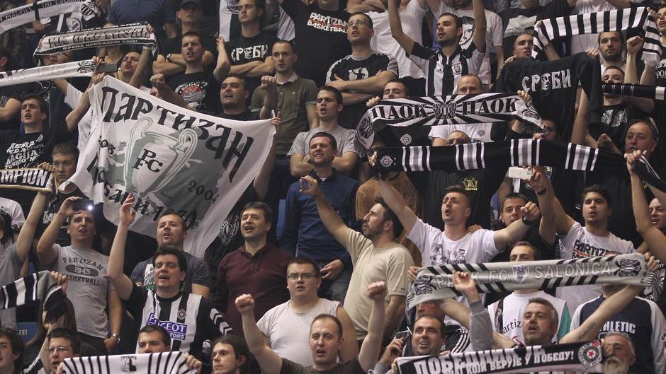  Partizan plaća zbog upaljača 