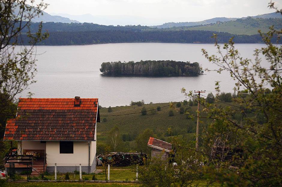 Vlasotinsko jezero: Propada srpsko čudo prirode (FOTO)    