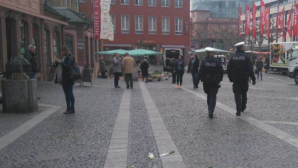  Austrija:Ljubomorni "dečko" digao policiju na noge 
