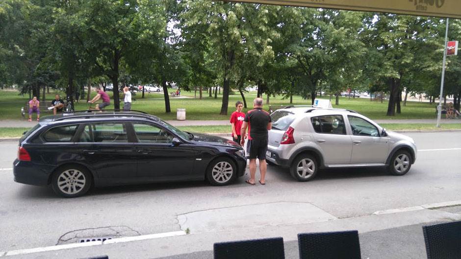  Banjaluka: "Kucnuli" se BMW i vozilo auto-škole 