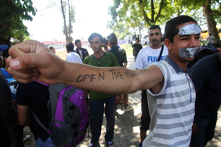  Stotine migranata štrajkuju glađu u Beogradu! FOTO 