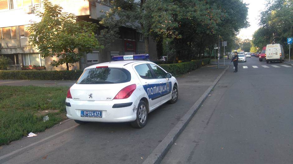  Beograd: Zgrada opkoljena, napadač nije uhapšen 