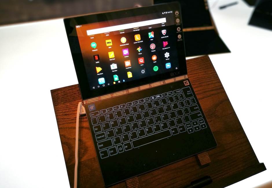  Prvi laptop na svetu BEZ fizičke tastature! (FOTO) 