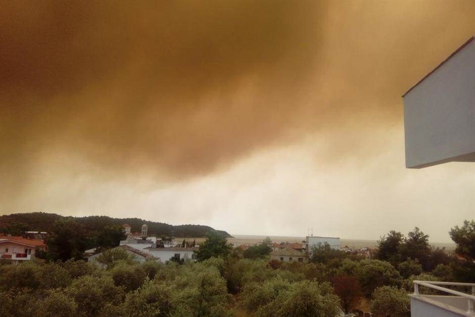  Gori Tasos, vetar otežava gašenje (FOTO, VIDEO) 