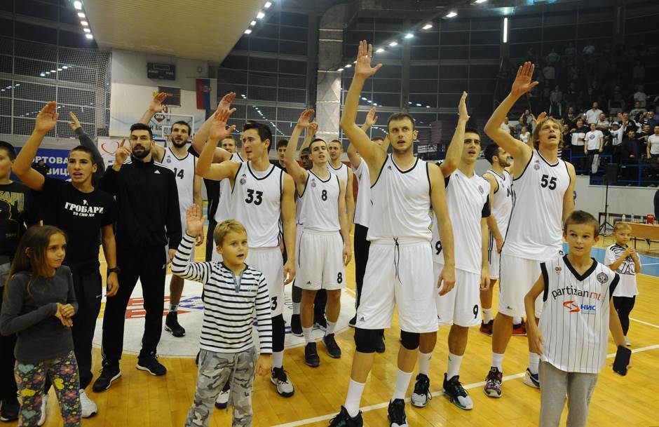  Crno-beli pevaju, Antverpen se isteže 