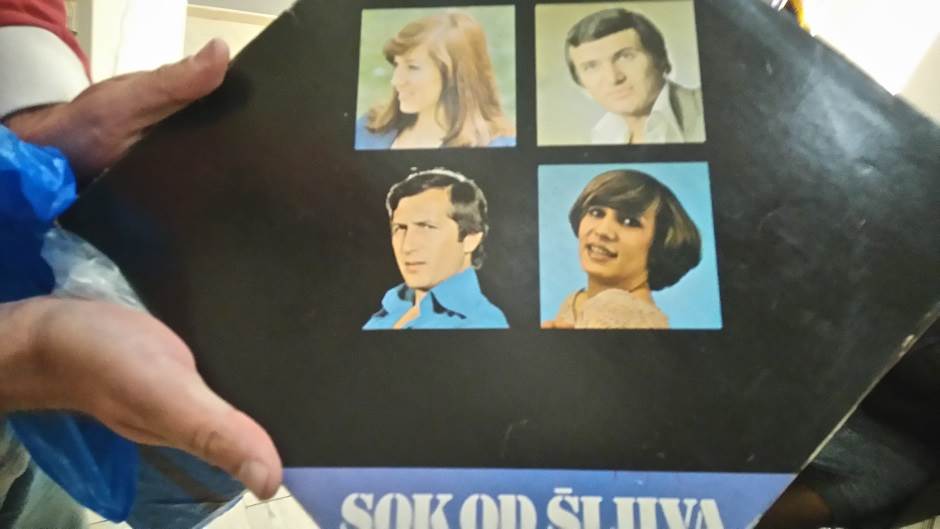 Ploča sa muzikom iz filma "Sok od šljiva"