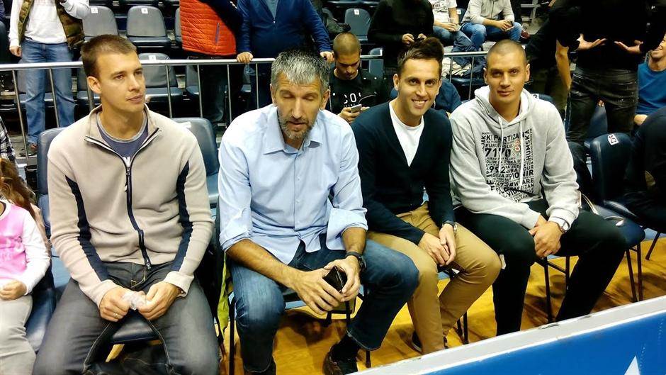  Crno bijeli asovi bodre crno bijele na meču ABA lige Partizan Cibona 