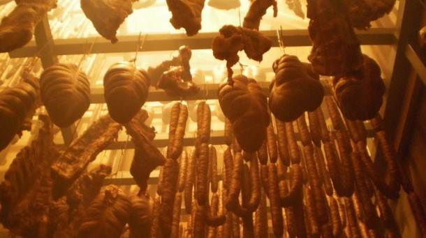  Oštra luka: Iz pušnice ukrali 50 kilograma mesa 