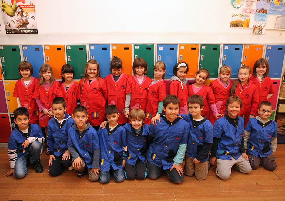 Uniforme osnovaca u Kaluđerici u Srbiji Uniforme osnovaca u Kaluđerici u Srbiji