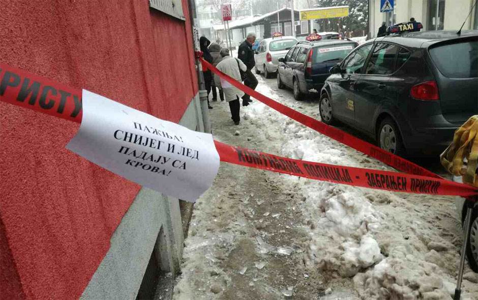 Banjaluka: Oprez, snijeg i led padaju s krovova 