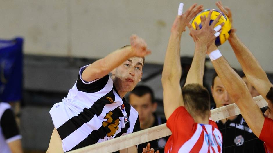  Odbojkaši Partizana savladali Crvenu zvezdu 3:2 