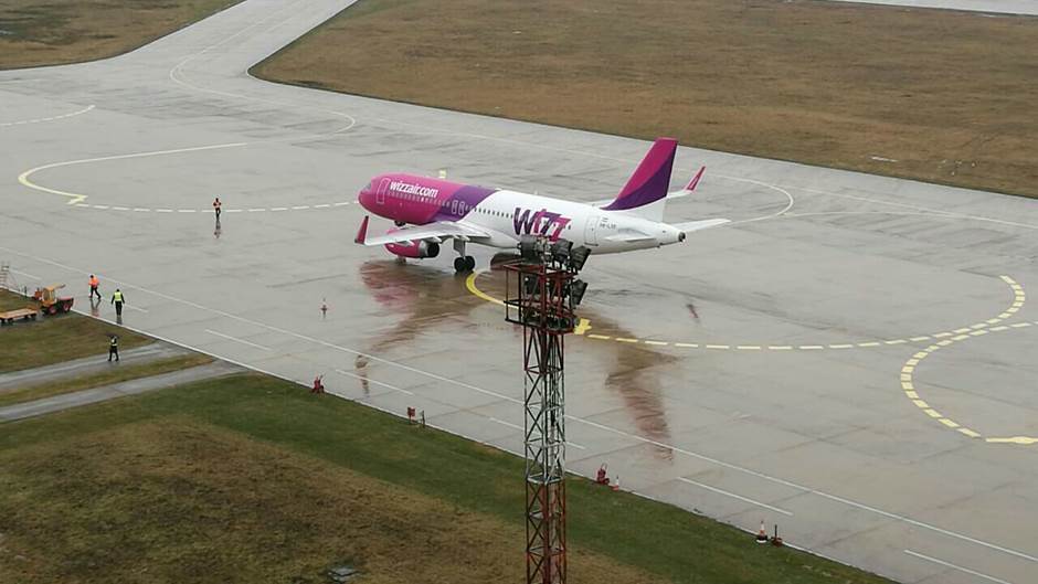  Dva aviona WizzAir-a sletjela u Banjaluku 