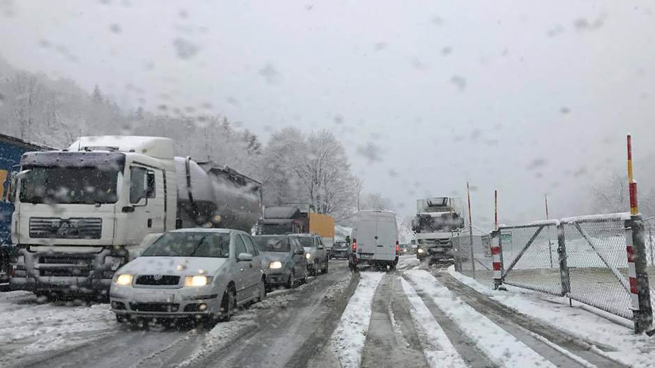 Stanje na putevima Hercegovina kamion zaglavljen 