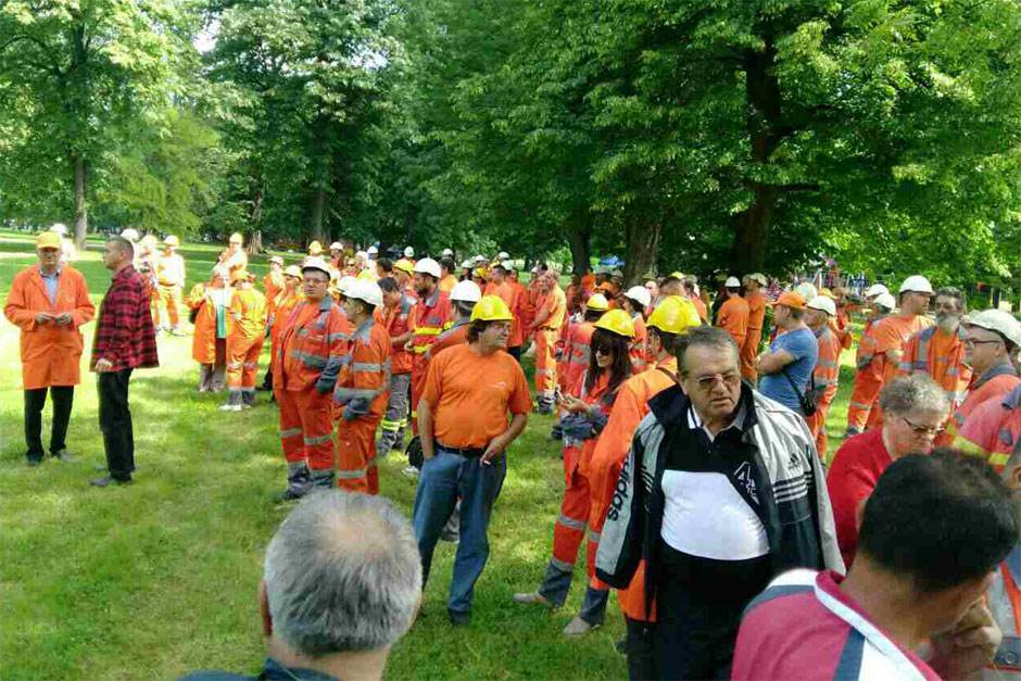  Radnici "Mittala" protestuju u Banjaluci FOTO 