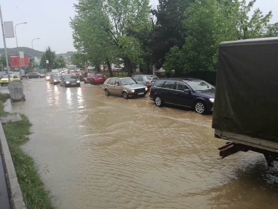  Bujice u Banjaluci poplavile pomoćne objekte 