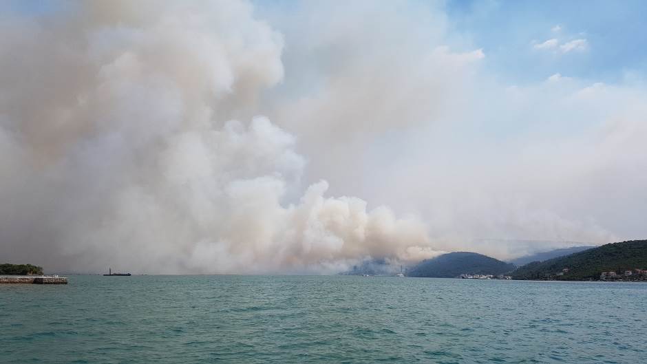  Crnogorski premijer: Požari su podmetnuti! 