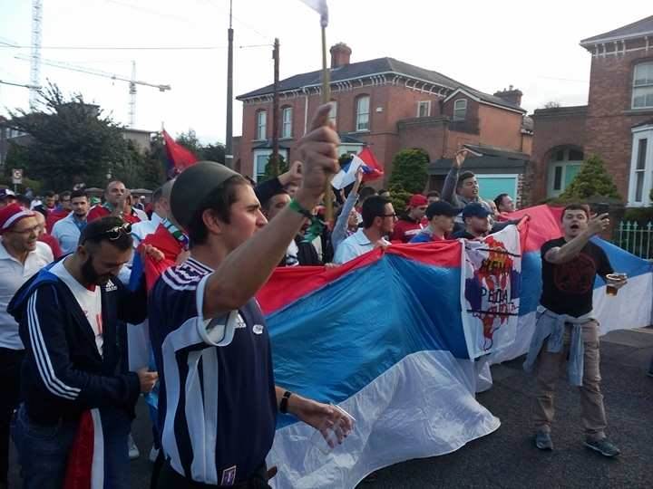  Navijači Srbije u Dablinu: 'Ajmo, 'ajde svi u napad! (VIDEO) 