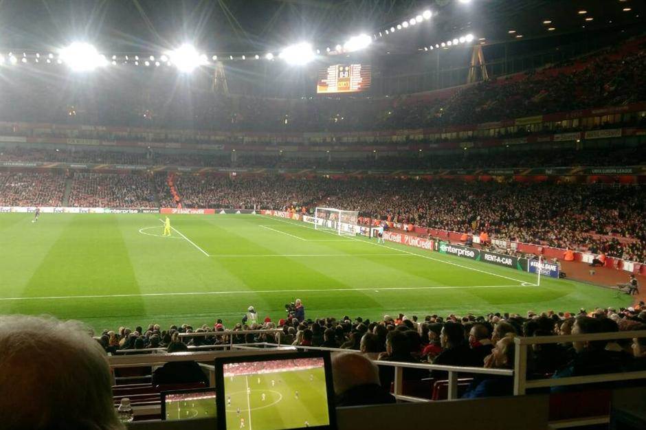  Arsenal Crvena zvezda atmosfera na Emirejtsu 