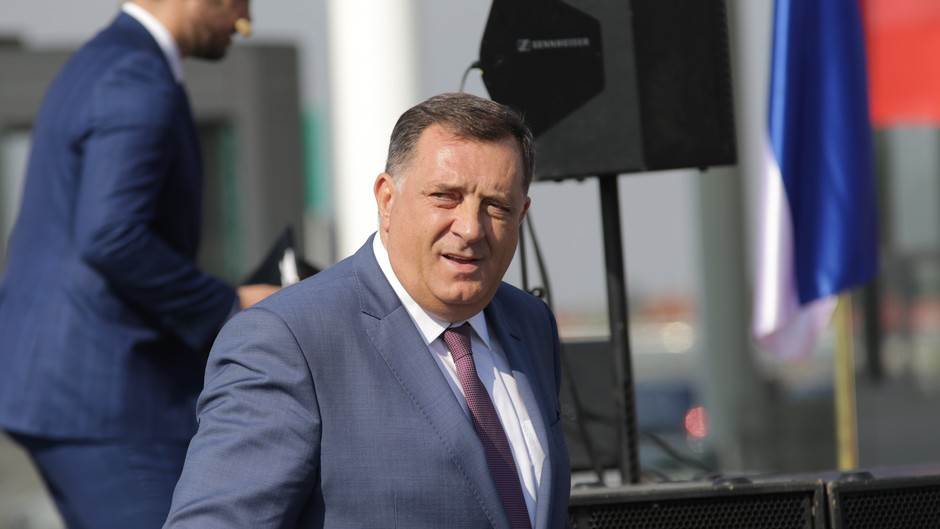  Dodik: Izetbegović treba da bude persona non grata 