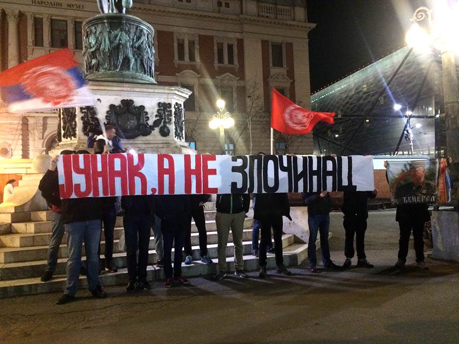  Podrška Mladiću u Beogradu - 30 ljudi na Trgu FOTO 