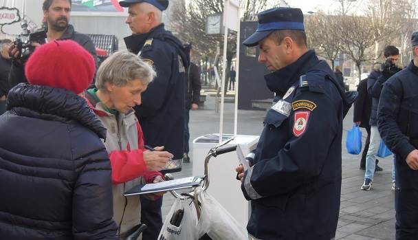  Tuzla: Dva policajca hapšeni zbog sumnje na mito 