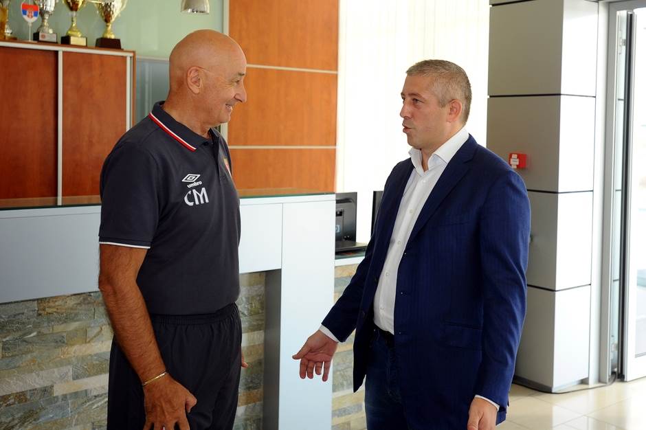  Muslin-Kokeza-hteo-da-sastavlja-tim 