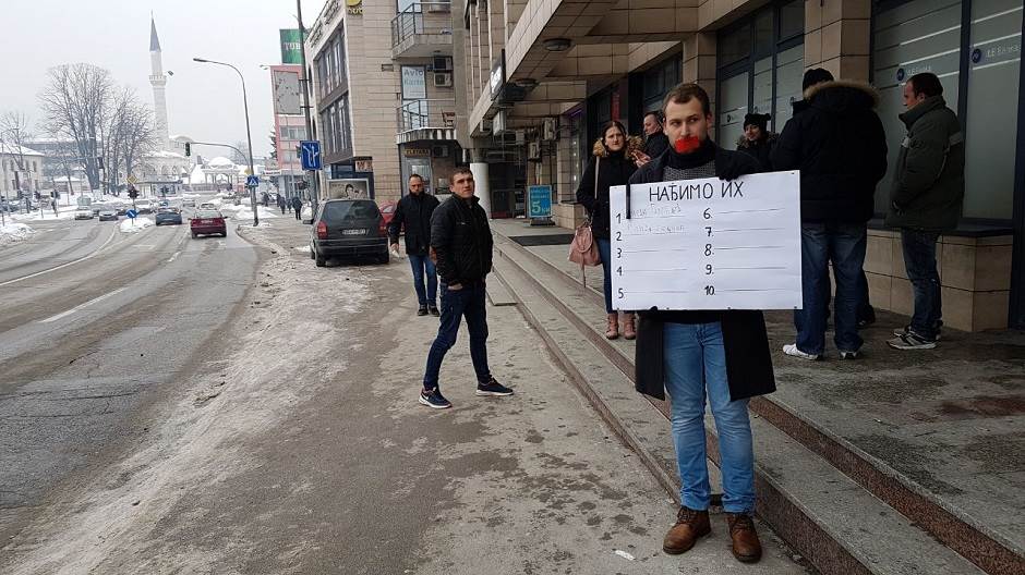  ''Ćutolog'' i danas ispred konzulata u Banjaluci 