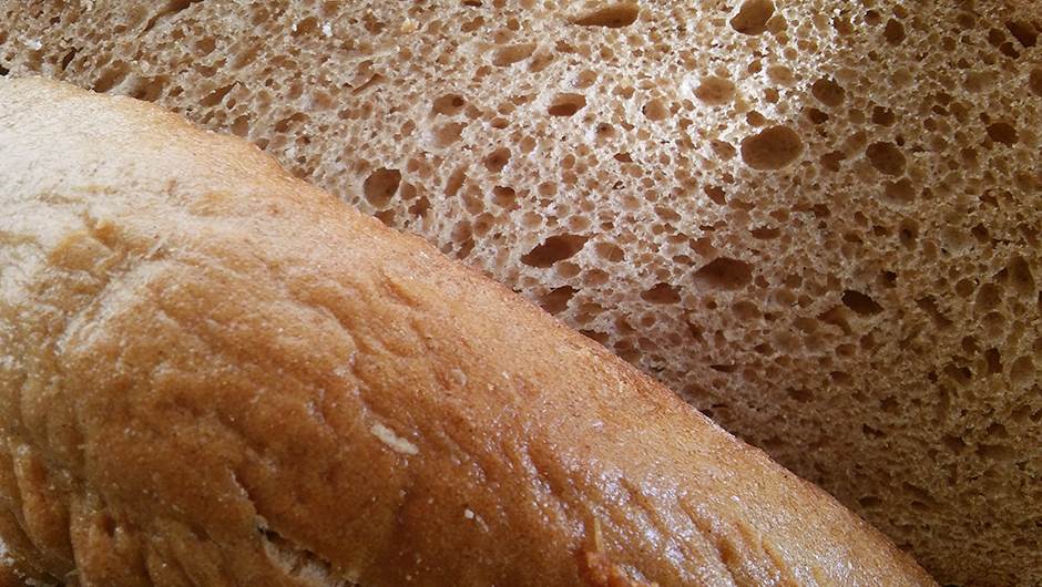  Kako da "osvežite" bajat hleb 