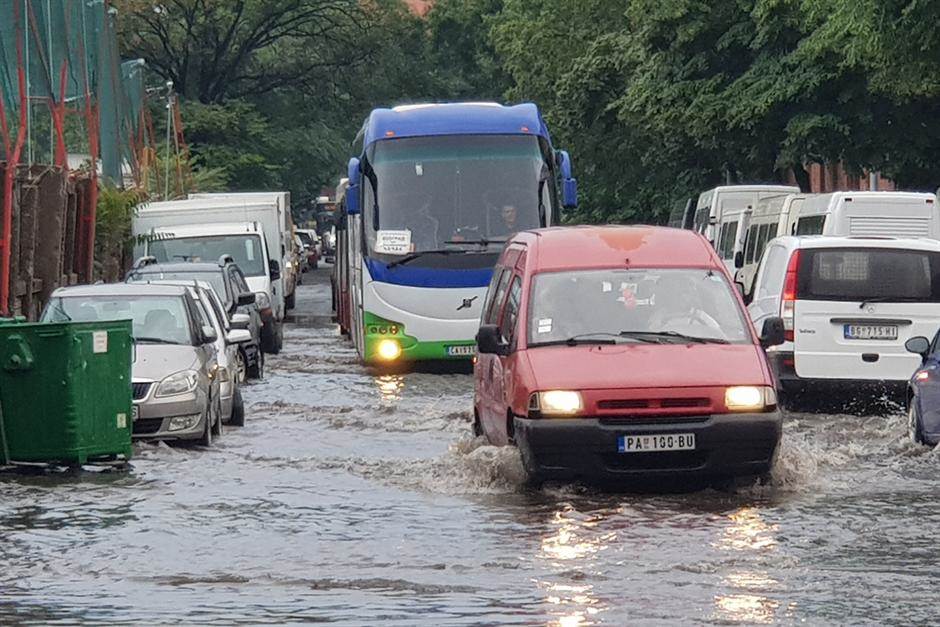  NEBO SE OTVORILO:Pod vodom Beograd,N.Sad, Subotica 