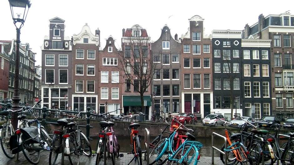  Turisti urnišu Amsterdam! 