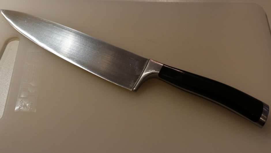  Banjalučanin zatečen s kuhinjskim nožem, policajca udario glavom 