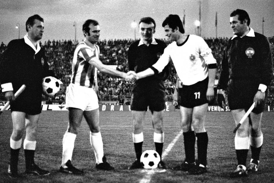 Kapiteni Crvene zvezde i Partizana Miroslav Pavlović i Nenad Bjeković (52. večiti derbi) Kapiteni Crvene zvezde i Partizana Miroslav Pavlović i Nenad Bjeković (52. večiti derbi)
