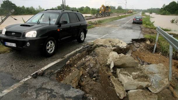  Šteta 200 miliona samo u saobraćaju 