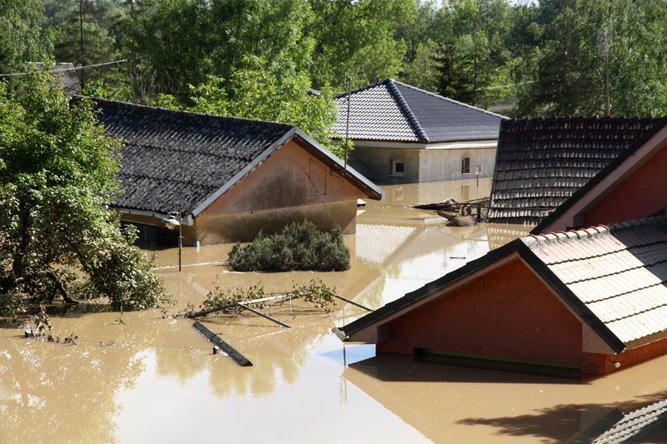  Poplave u Srbiji odnijele 33 života 