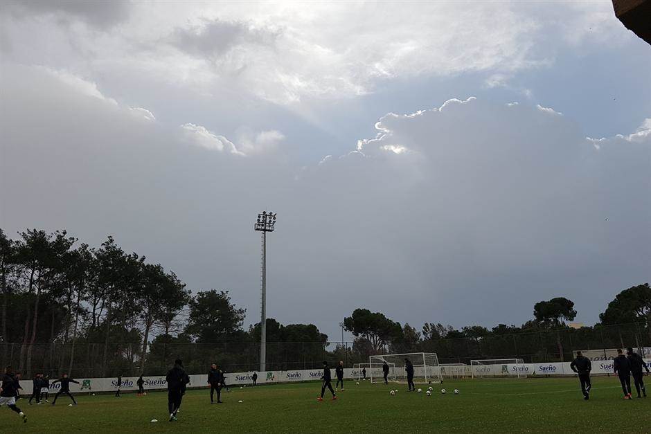  Partizan-zbog-kise-u-Antaliji-promenio-teren-za-trening 