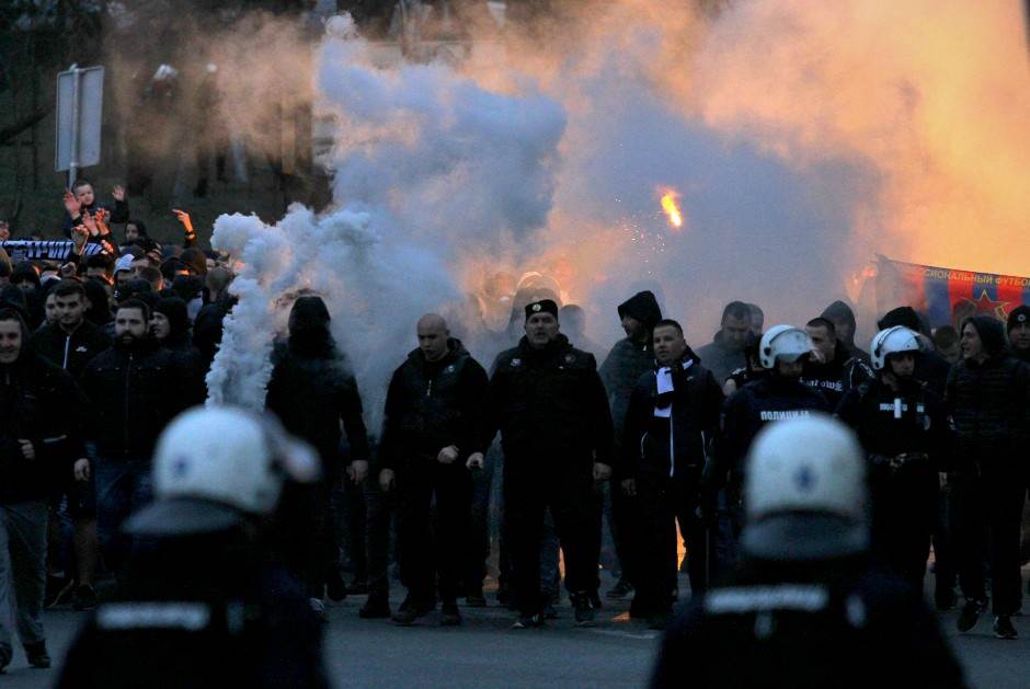  Vječiti derbi Zvezda - Partizan tuča Grobari i policija 