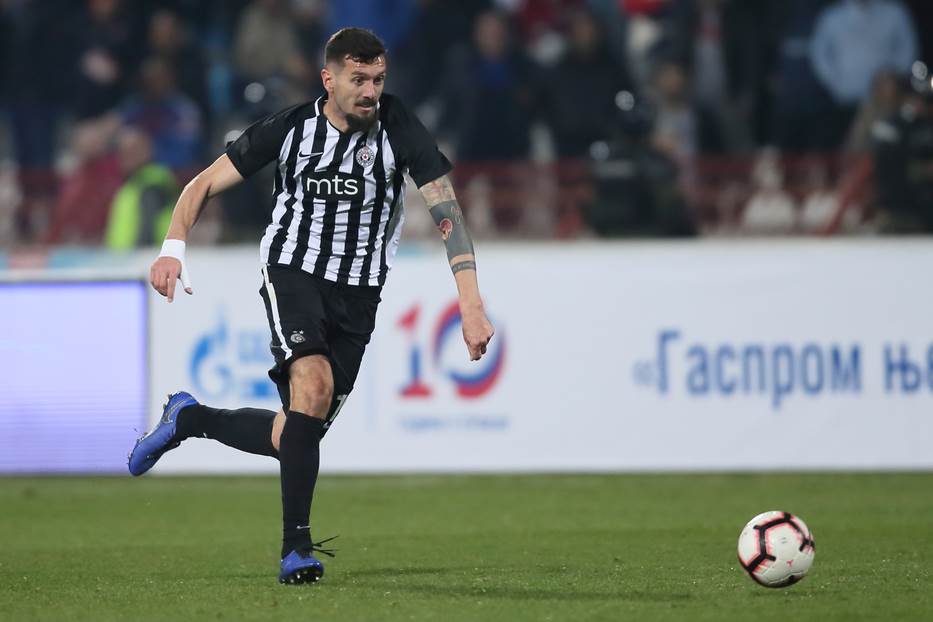  Fudbaler Partizana  Aleksandar Šćekićdobio kćerkicu, video je samo dva puta 
